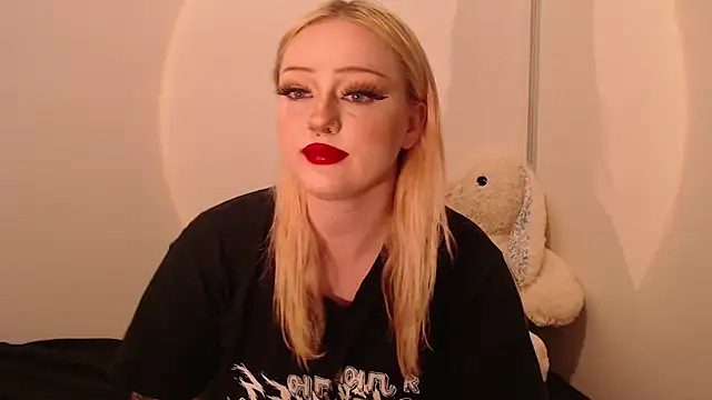 Snapshot of chloe_levine chatting on 09-10-25, 11:05 chloe levine online show from 09-10-25, 11:05