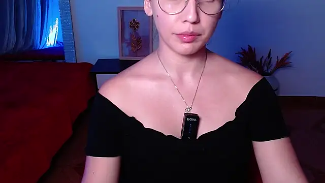 Snapshot of Sigrid- chatting on 03-10-25, 03:45 Sigrid- online show from 03-10-25, 03:45