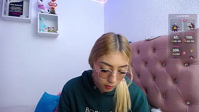 Snapshot of Soffy-brooks chatting on 11-16-25, 04:29 Soffy-brooks online show from 11-16-25, 04:29