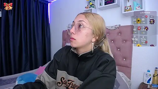 Snapshot of Soffy-brooks chatting on 12-14-25, 03:12 Soffy-brooks online show from 12-14-25, 03:12