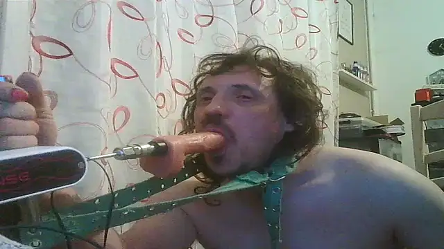 Snapshot of cyril020202 chatting on 03-11-26, 02:39 cyril020202 online show from 03-11-26, 02:39
