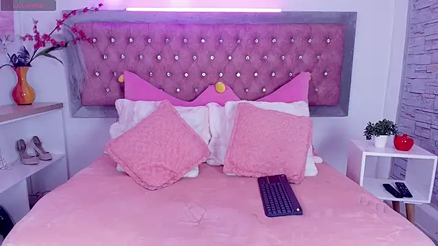 EmmaWilder online show from 11-02-25, 09:06