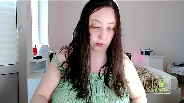 Snapshot of cute_and_hot chatting on 07-11-26, 02:42 cute and hot online show from 07-11-26, 02:42