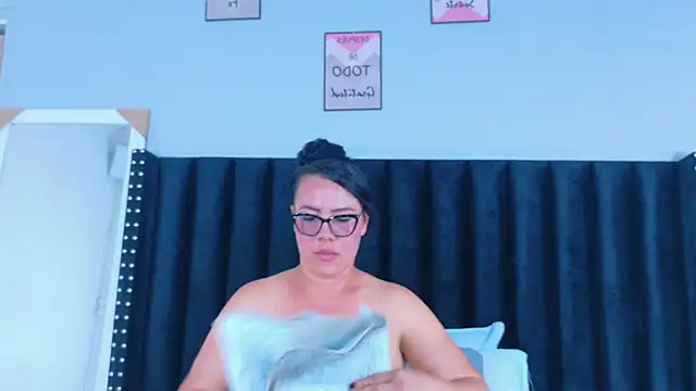 hotlatinateacher online show from 02-12-26, 05:52