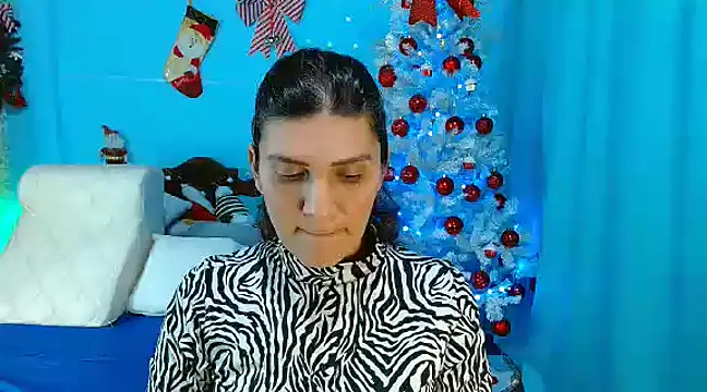 Snapshot of venus_swet_ chatting on 12-31-24, 01:04 venus swet online show from 12-31-24, 01:04