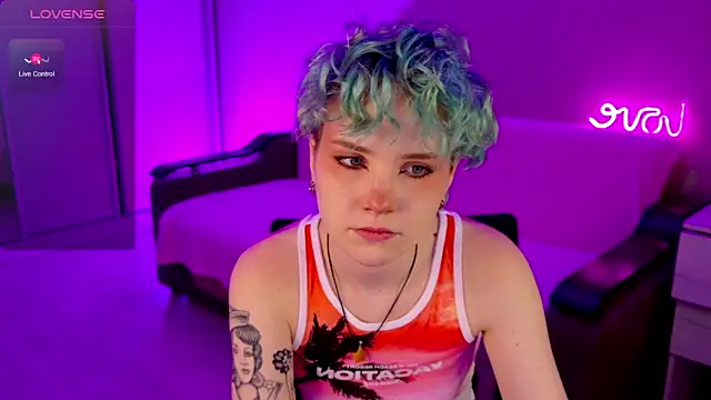 Snapshot of School_Love chatting on 12-20-24, 01:11 School Love online show from 12-20-24, 01:11