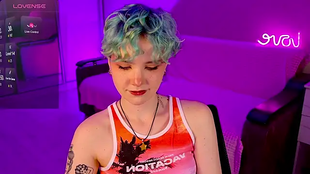 Snapshot of School_Love chatting on 12-22-24, 04:17 School Love online show from 12-22-24, 04:17