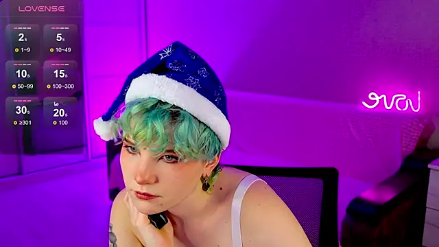 Snapshot of School_Love chatting on 12-30-24, 01:14 School Love online show from 12-30-24, 01:14