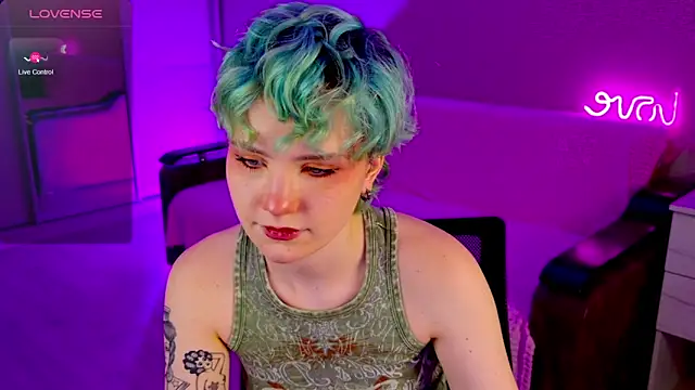 Snapshot of School_Love chatting on 01-06-25, 04:13 School Love online show from 01-06-25, 04:13