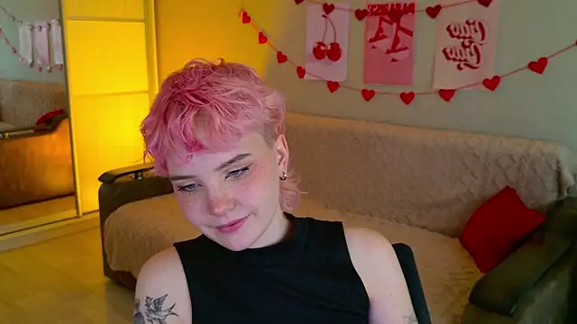 Snapshot of School_Love chatting on 09-24-25, 11:13 School Love online show from 09-24-25, 11:13