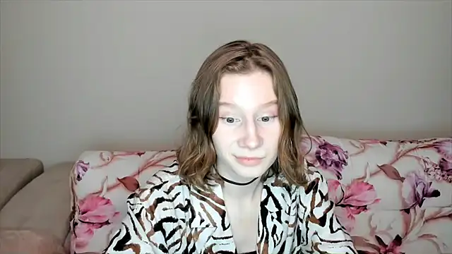 Snapshot of EnigmaSee chatting on 12-04-24, 01:58 EnigmaSee online show from 12-04-24, 01:58