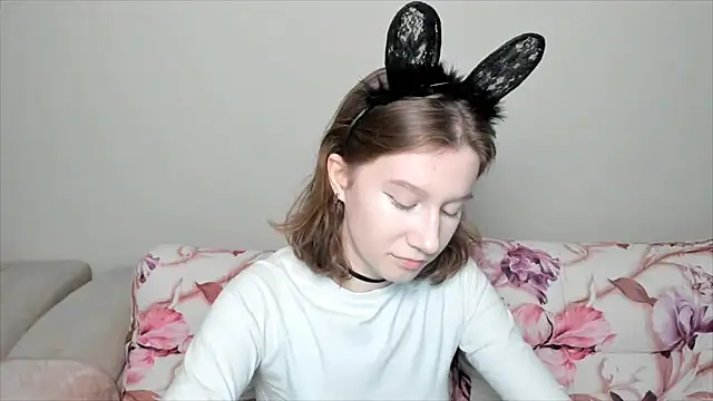 Snapshot of EnigmaSee chatting on 12-16-24, 02:25 EnigmaSee online show from 12-16-24, 02:25