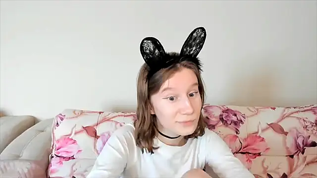 Snapshot of EnigmaSee chatting on 12-16-24, 08:31 EnigmaSee online show from 12-16-24, 08:31