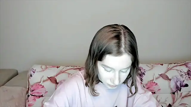 Snapshot of EnigmaSee chatting on 12-21-24, 11:22 EnigmaSee online show from 12-21-24, 11:22