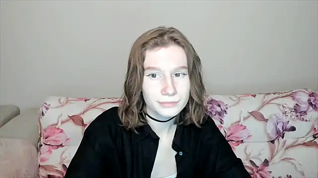 Snapshot of EnigmaSee chatting on 12-23-24, 11:36 EnigmaSee online show from 12-23-24, 11:36