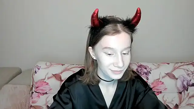 Snapshot of EnigmaSee chatting on 12-25-24, 11:54 EnigmaSee online show from 12-25-24, 11:54