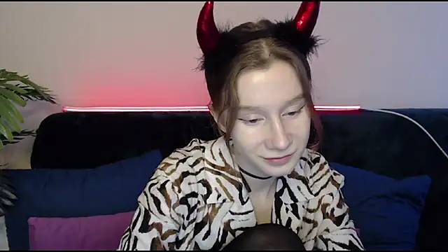 Snapshot of EnigmaSee chatting on 12-26-24, 08:18 EnigmaSee online show from 12-26-24, 08:18