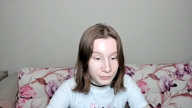Snapshot of EnigmaSee chatting on 01-09-25, 02:29 EnigmaSee online show from 01-09-25, 02:29