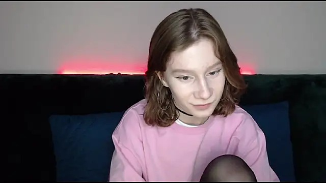 Snapshot of EnigmaSee chatting on 01-12-25, 01:42 EnigmaSee online show from 01-12-25, 01:42
