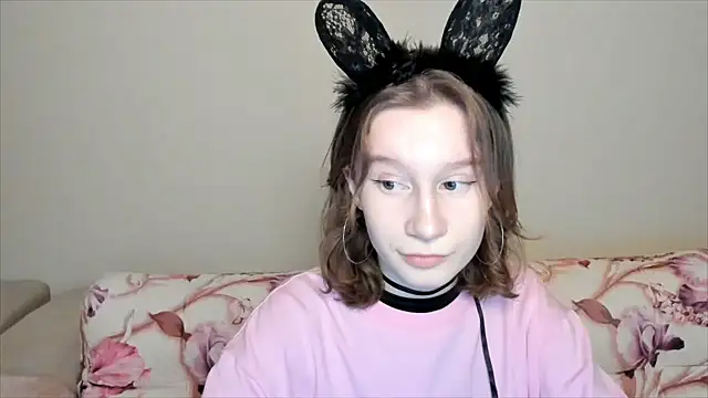 Snapshot of EnigmaSee chatting on 01-22-25, 01:42 EnigmaSee online show from 01-22-25, 01:42
