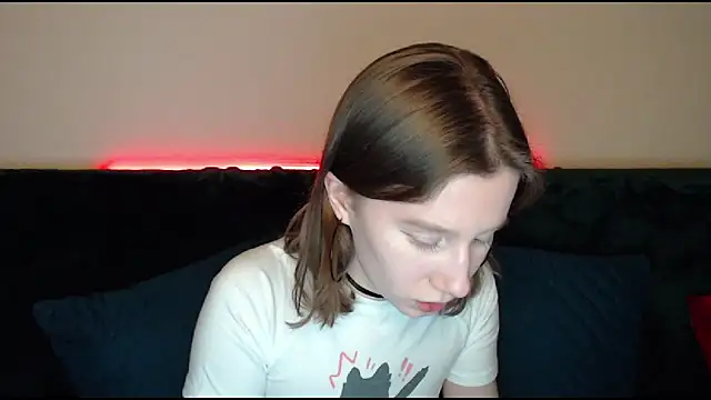 Snapshot of EnigmaSee chatting on 01-24-25, 02:41 EnigmaSee online show from 01-24-25, 02:41