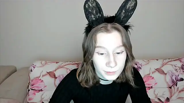 Snapshot of EnigmaSee chatting on 01-25-25, 01:30 EnigmaSee online show from 01-25-25, 01:30