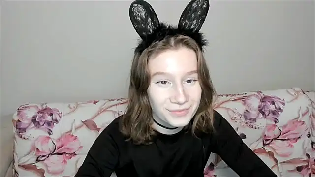 Snapshot of EnigmaSee chatting on 01-27-25, 01:59 EnigmaSee online show from 01-27-25, 01:59