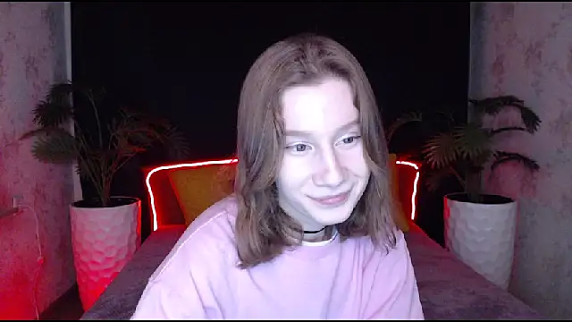 Snapshot of EnigmaSee chatting on 02-08-25, 11:33 EnigmaSee online show from 02-08-25, 11:33