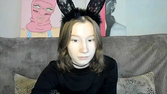 Snapshot of EnigmaSee chatting on 02-18-25, 01:21 EnigmaSee online show from 02-18-25, 01:21