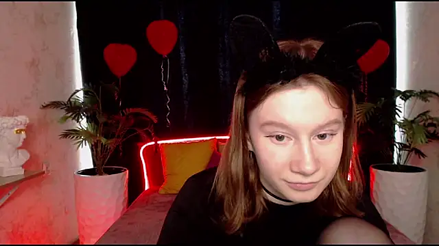 Snapshot of EnigmaSee chatting on 03-08-25, 04:45 EnigmaSee online show from 03-08-25, 04:45