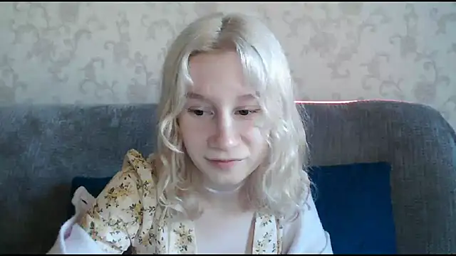Snapshot of EnigmaSee chatting on 09-27-25, 02:05 EnigmaSee online show from 09-27-25, 02:05
