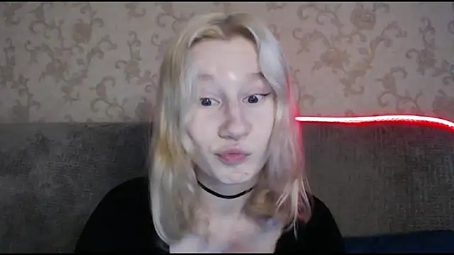Snapshot of EnigmaSee chatting on 09-28-25, 01:44 EnigmaSee online show from 09-28-25, 01:44