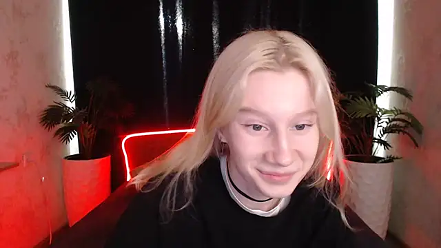 Snapshot of EnigmaSee chatting on 10-01-25, 01:55 EnigmaSee online show from 10-01-25, 01:55