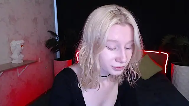 Snapshot of EnigmaSee chatting on 10-02-25, 08:32 EnigmaSee online show from 10-02-25, 08:32