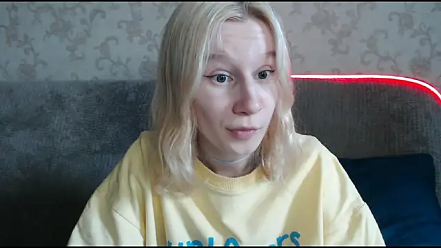 Snapshot of EnigmaSee chatting on 10-03-25, 08:33 EnigmaSee online show from 10-03-25, 08:33