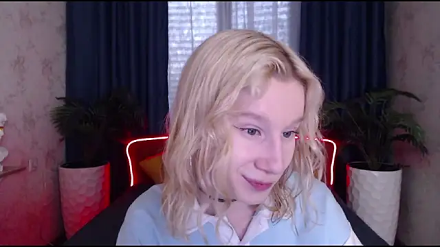 Snapshot of EnigmaSee chatting on 10-09-25, 01:47 EnigmaSee online show from 10-09-25, 01:47
