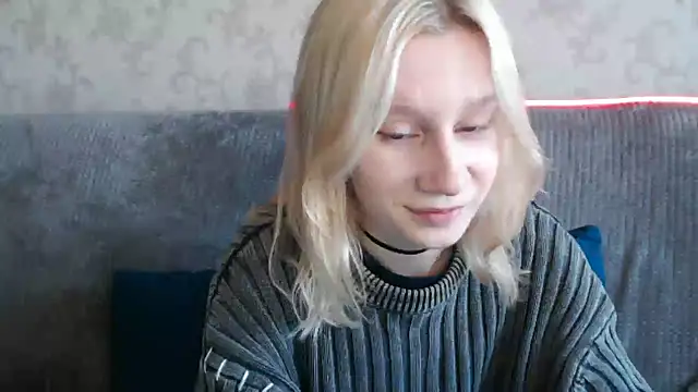 Snapshot of EnigmaSee chatting on 10-12-25, 01:59 EnigmaSee online show from 10-12-25, 01:59