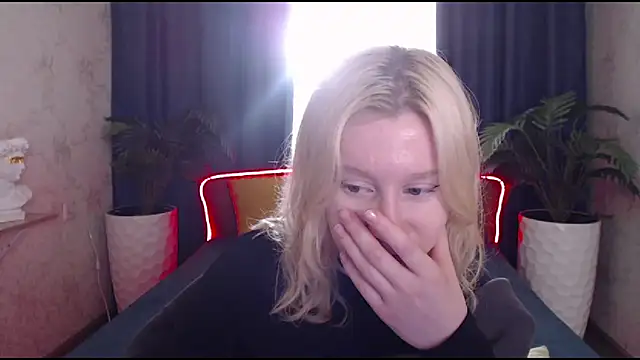 Snapshot of EnigmaSee chatting on 10-17-25, 02:04 EnigmaSee online show from 10-17-25, 02:04