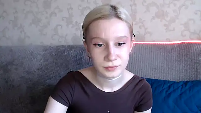 Snapshot of EnigmaSee chatting on 10-19-25, 08:48 EnigmaSee online show from 10-19-25, 08:48