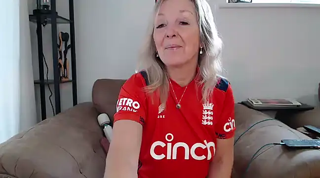 Snapshot of Ladystargazer1966 chatting on 01-10-25, 12:36 Ladystargazer1966 online show from 01-10-25, 12:36