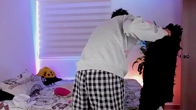 Snapshot of aldrinwhite chatting on 10-24-25, 04:47 aldrinwhite online show from 10-24-25, 04:47