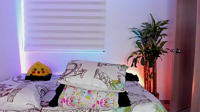 Snapshot of aldrinwhite chatting on 10-25-25, 04:46 aldrinwhite online show from 10-25-25, 04:46