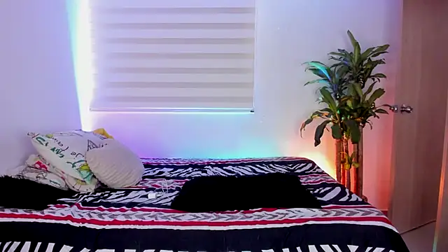 Snapshot of aldrinwhite chatting on 10-28-25, 03:58 aldrinwhite online show from 10-28-25, 03:58