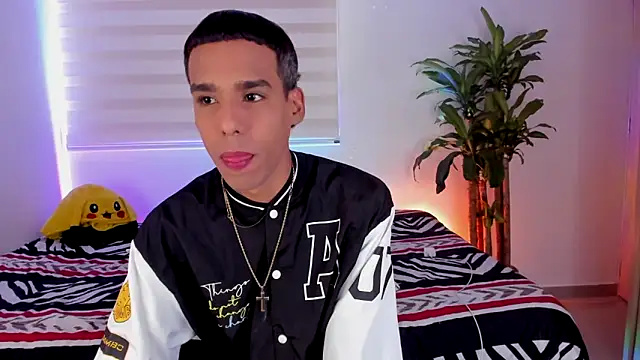 Snapshot of aldrinwhite chatting on 10-30-25, 06:08 aldrinwhite online show from 10-30-25, 06:08