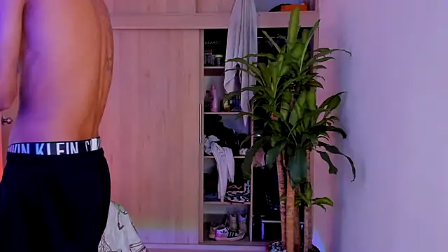 Snapshot of aldrinwhite chatting on 11-18-25, 04:44 aldrinwhite online show from 11-18-25, 04:44