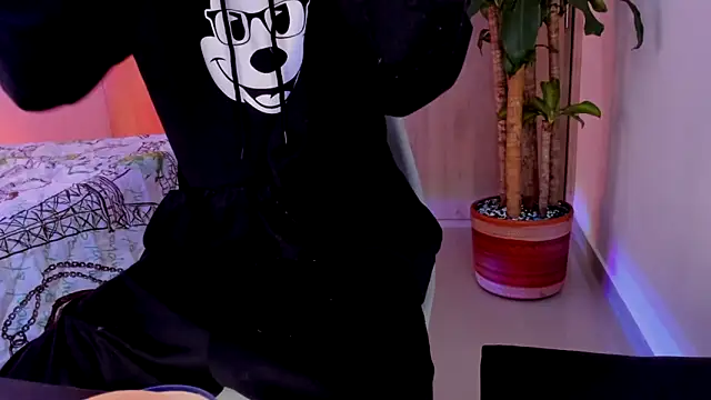 Snapshot of aldrinwhite chatting on 11-19-25, 02:39 aldrinwhite online show from 11-19-25, 02:39