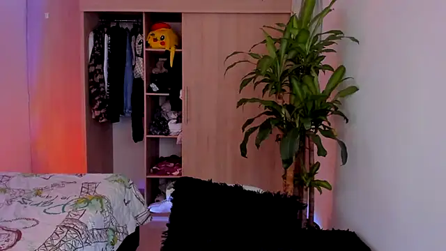 Snapshot of aldrinwhite chatting on 12-14-25, 02:55 aldrinwhite online show from 12-14-25, 02:55