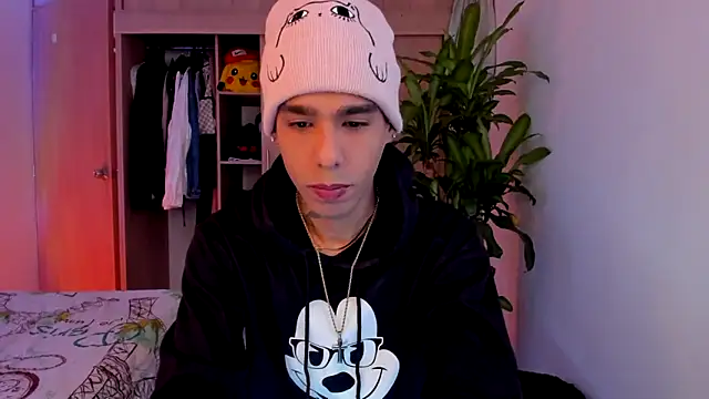 Snapshot of aldrinwhite chatting on 12-16-25, 02:55 aldrinwhite online show from 12-16-25, 02:55