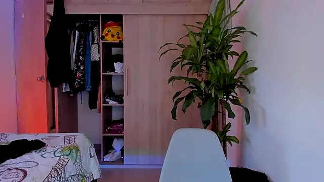 Snapshot of aldrinwhite chatting on 12-17-25, 04:13 aldrinwhite online show from 12-17-25, 04:13