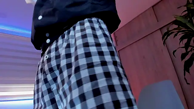 Snapshot of aldrinwhite chatting on 12-18-25, 04:13 aldrinwhite online show from 12-18-25, 04:13